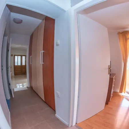 Sous Les Rochers Apartment