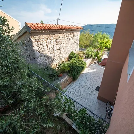 Sous Les Rochers Apartment *